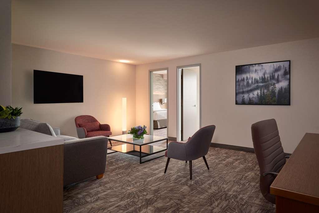 Great Canadian Casino Resort Toronto Brampton Room photo
