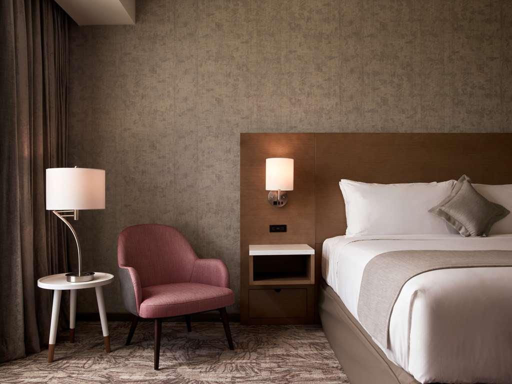 Great Canadian Casino Resort Toronto Brampton Room photo